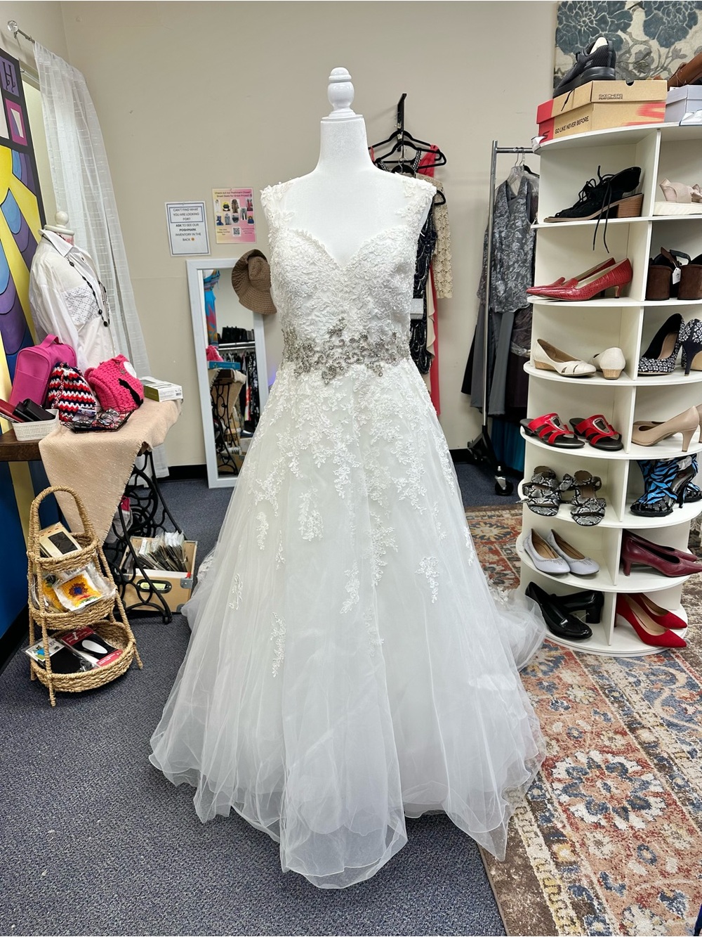 Essense of Australia Wedding gown-EXCELLENT CONDITION! Like new!